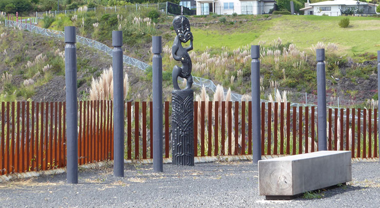 Stonefields Path - Carvings and pou along the path.
