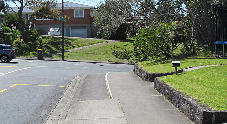 Takapuna to Devonport Path - Shared path start.