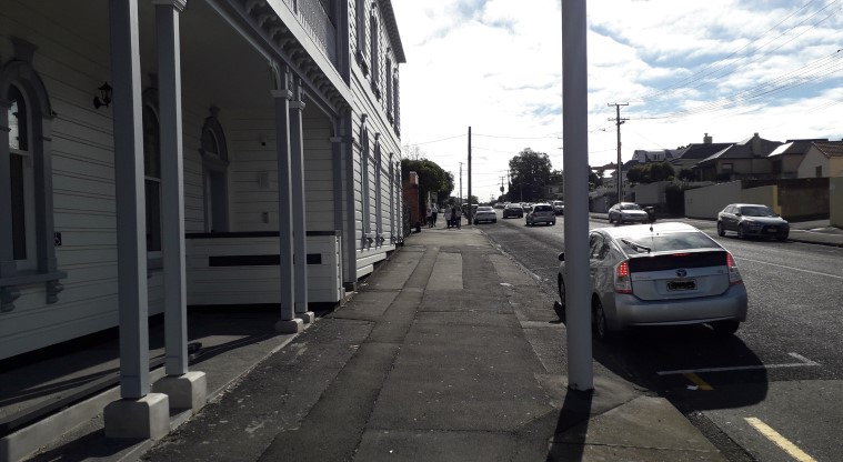 Takarunga / Mt Victoria Path - Section of the footpath on Church Street.