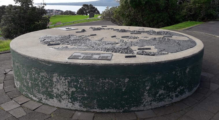 Takarunga / Mt Victoria Path - Model that helps pick out other landmarks at the tihi.