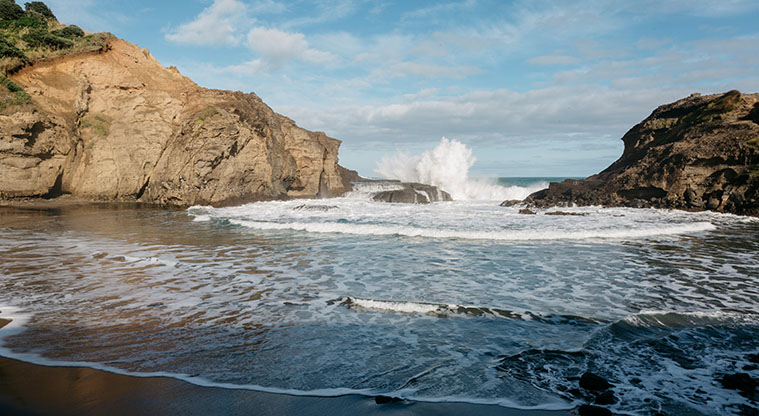 Tasman Lookout Path - On a nice day The Gap is great for safe swimming at mid to high tide.