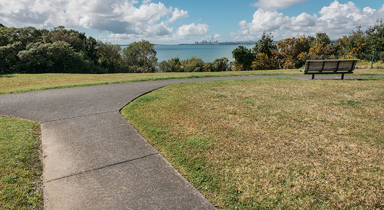 Te Atatū Harbourside Path - Seating and areas to admire the view.