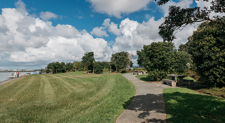 Te Atatū Harbourside Path - Harbourview-Orangihina Reserve coastal esplanade.