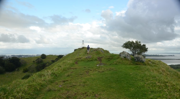 Te Pane o Mataoho / Te Ara Pueru / Māngere Mountain Path - Final section of the path before arriving at the tihi (summit).