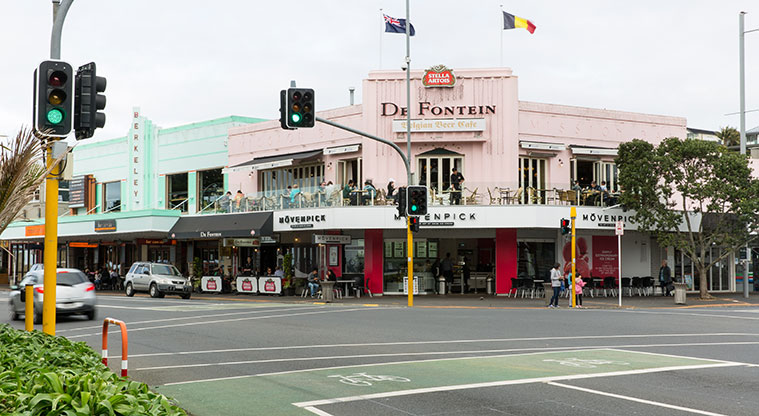 Tamaki Drive Coastal Path - Mission Bay shops.