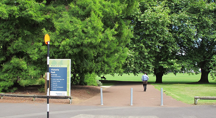 Victoria Park Path - Path start from Halsey Street and Victoria Street West intersection.