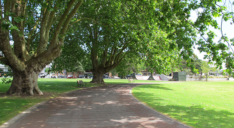Victoria Park Path - Nice learning space for riding.