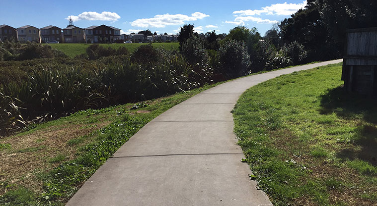 Waimahia Path - Path start from Becker Drive.