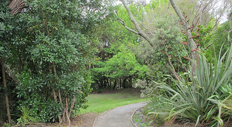 Waterview Heritage Path - Howlett Esplanade path
