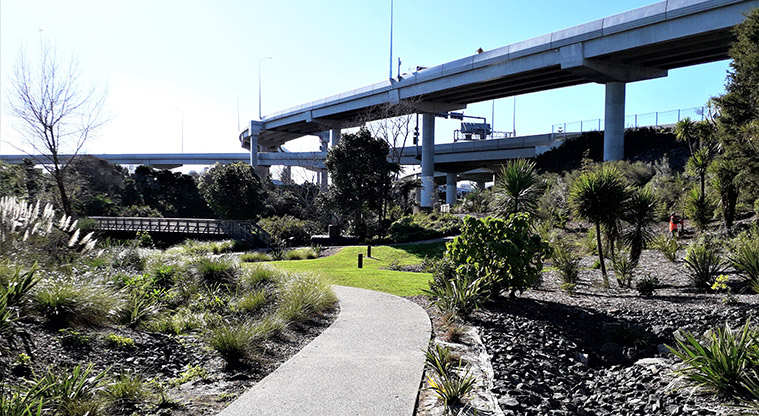 Waterview Heritage Path - Path heads towards to motorway ramps