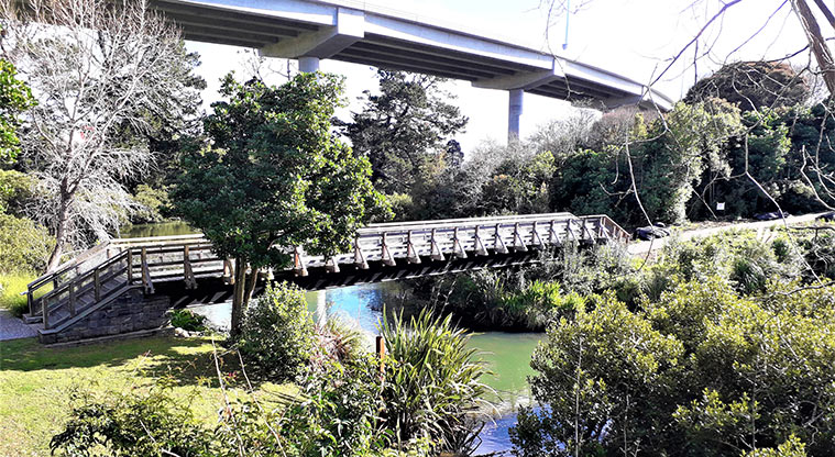 Waterview Heritage Path - Bridge over heritage area