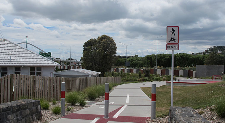 Waterview Path - Path start at Valonia Street entrance.