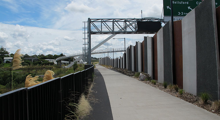 Waterview Path - Section of path alongside Waterview motorway.
