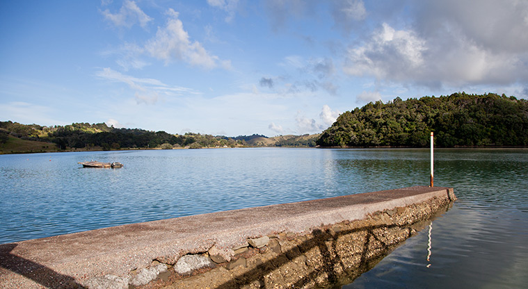 Wenderholm Te Akeake Path - Walk back alongside the Puhoi river