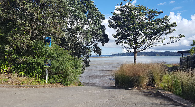 Weona-Westmere Path - Entrance from Westmere Park.