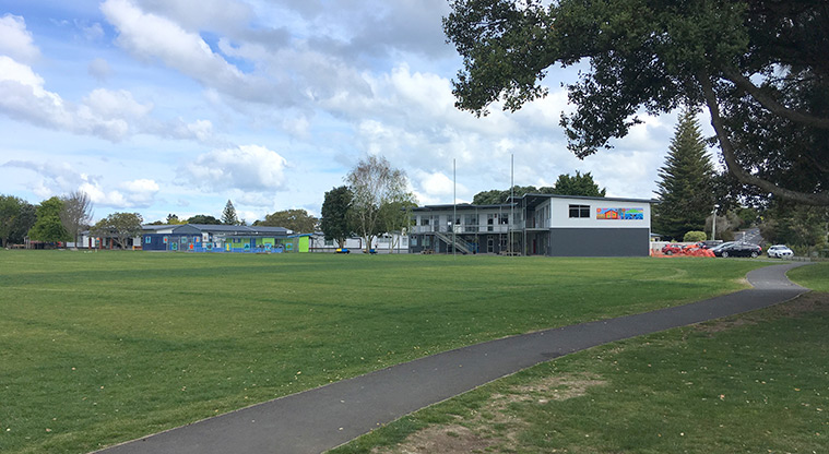 Whangaparāoa School Path – Path around the school fields.