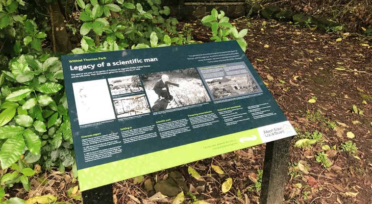 Withiel Thomas Path - A sign that commemorates Professor Algernon Withiel Thomas, an early renowned academic at the University of Auckland who had a home a garden here.